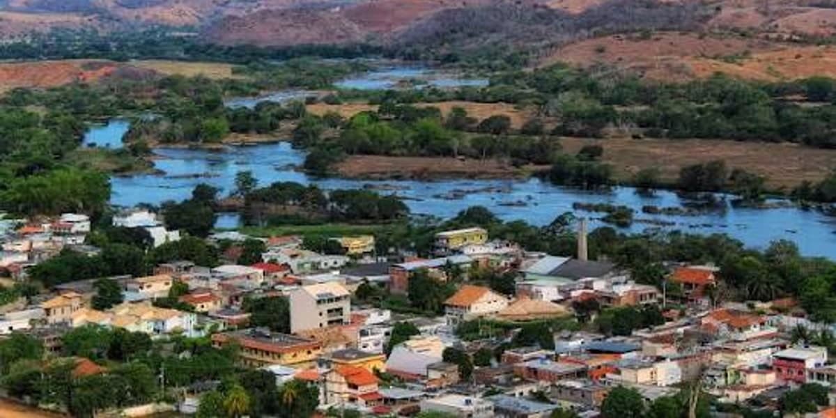 Paisagem urbana e rural de Cambuci, no Noroeste Fluminense