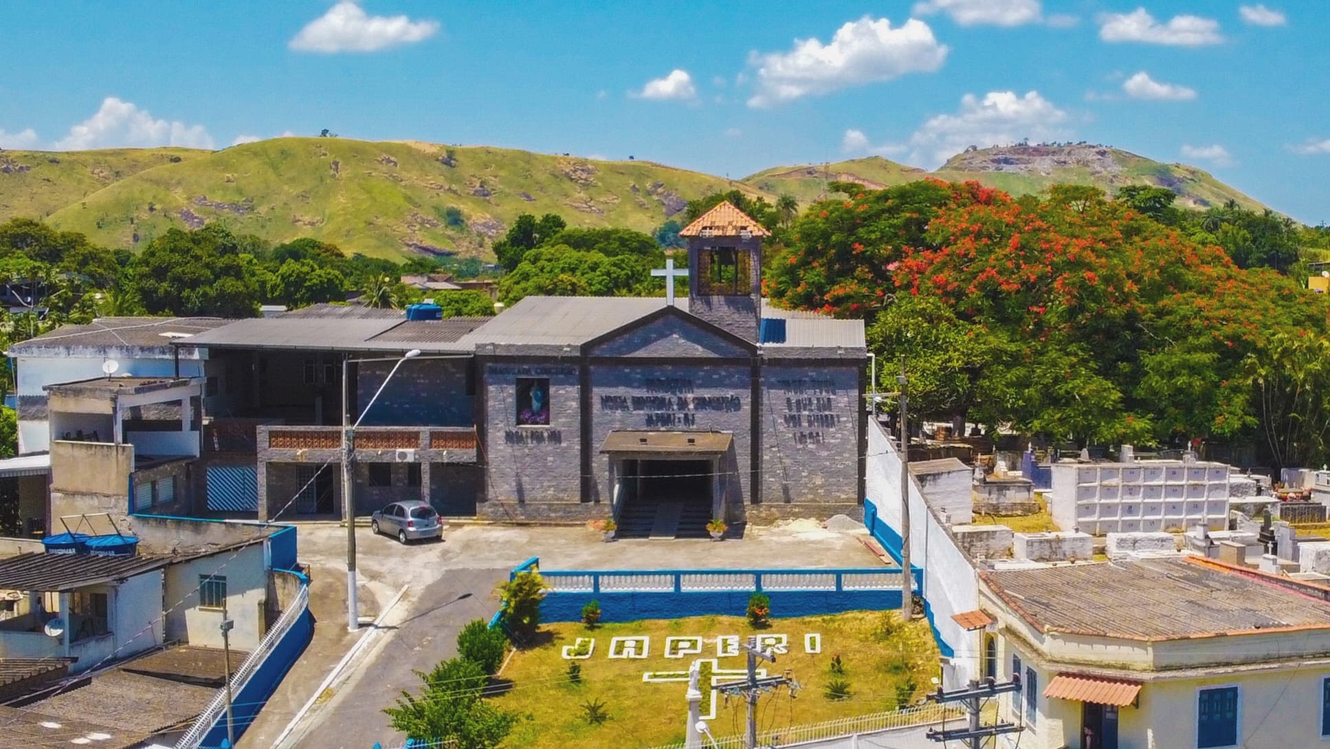 Vista de Japeri com paisagem urbana e serras ao fundo, na Baixada Fluminense