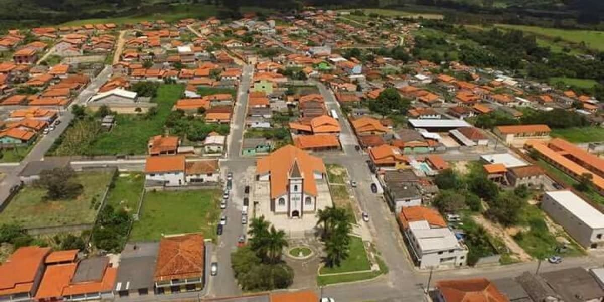 Vista aérea de Macuco, na Região Serrana do Rio de Janeiro
