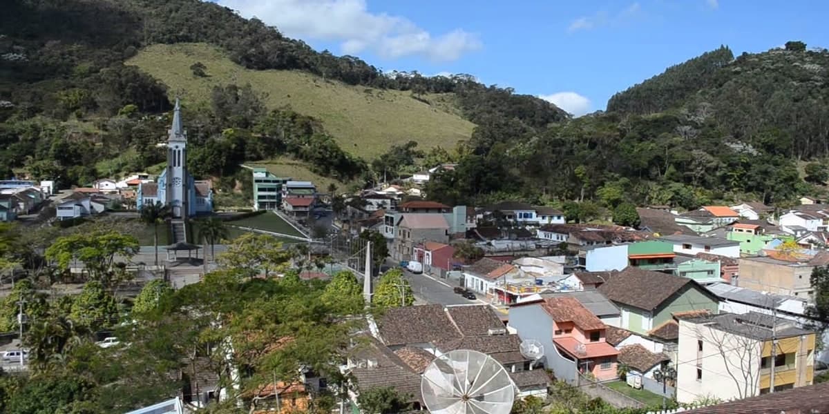 Paisagem montanhosa de Santa Maria Madalena, na Região Serrana