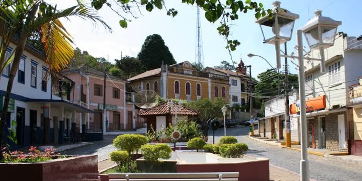 Praça central de Varre-Sai, no Noroeste Fluminense