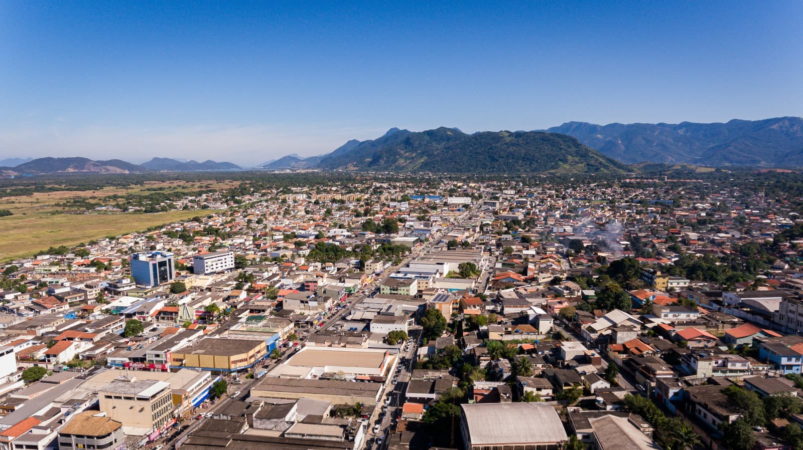 Paisagem urbana e costeira de Itaguaí, no Rio de Janeiro