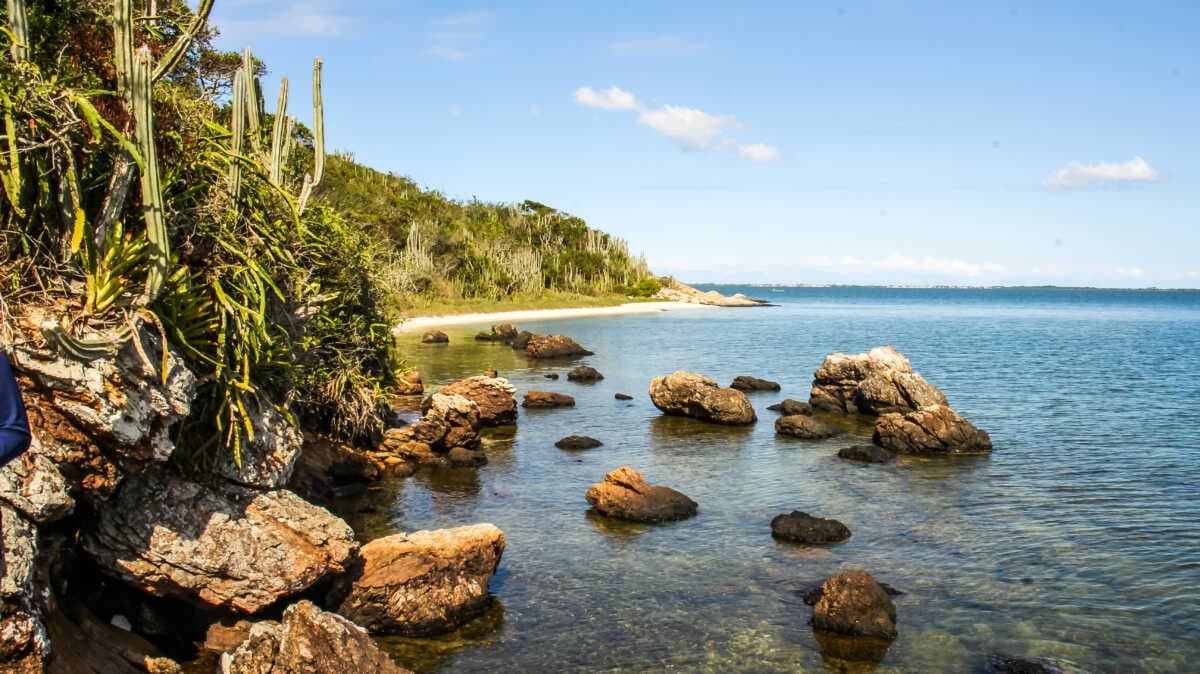 Paisagem de São Pedro da Aldeia, na Região dos Lagos