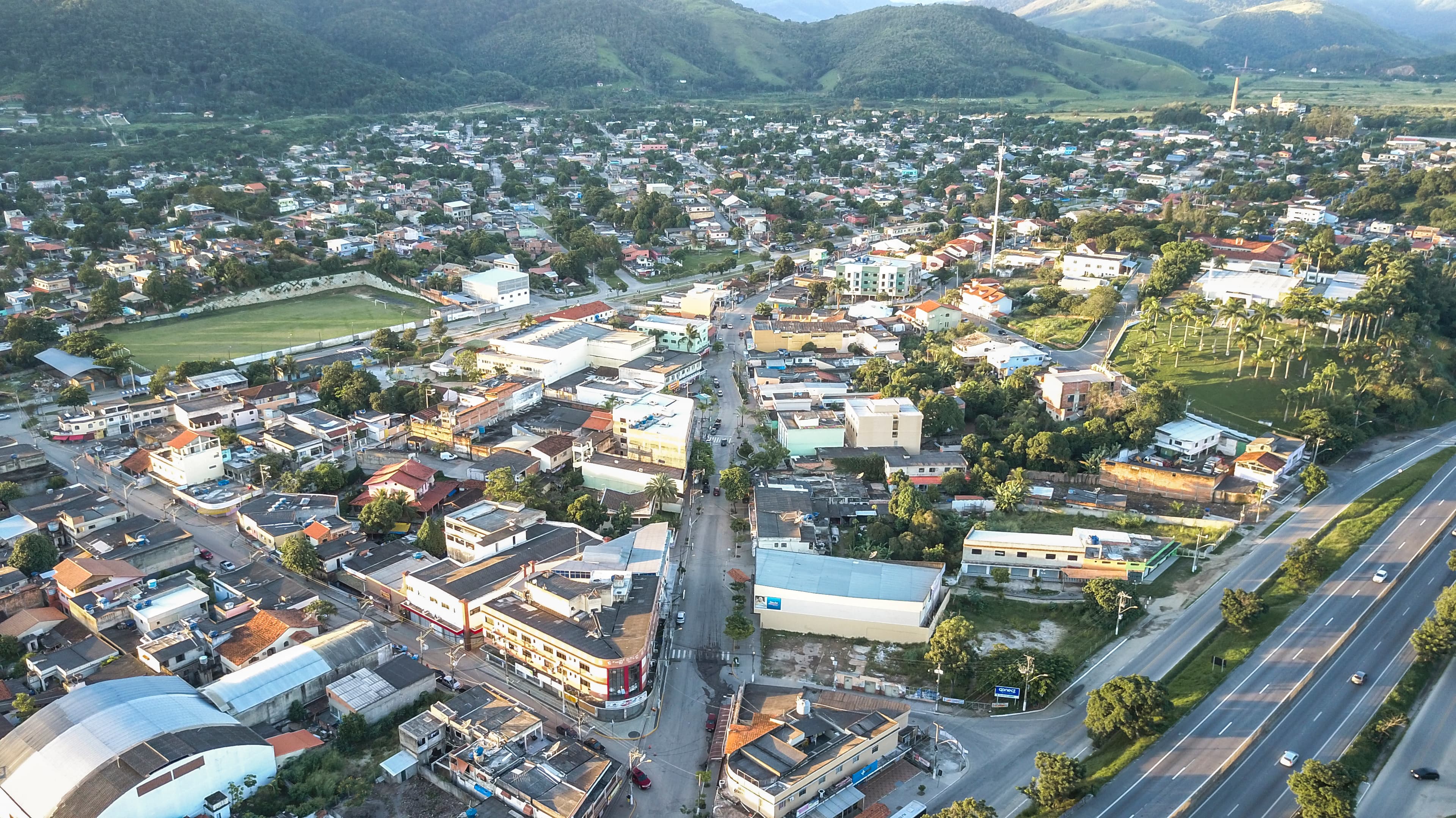 Vista aérea da área urbana de Tanguá, no Leste Metropolitano